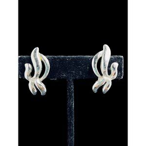 Vintage Monet Silver Tone Clip On Earrings (5269)